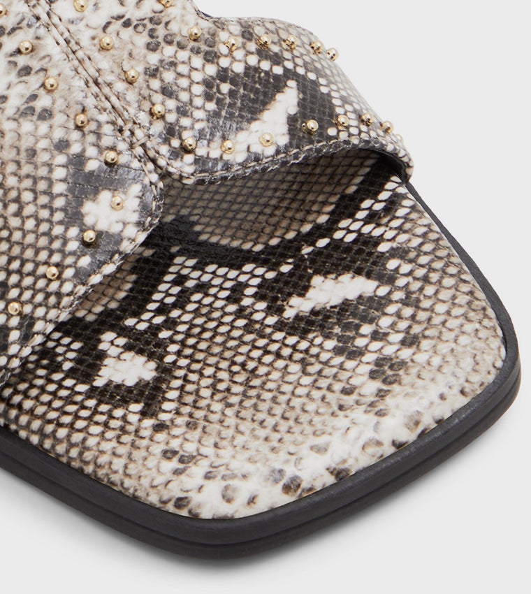 Call it Spring HAYLEE Flat Sandals